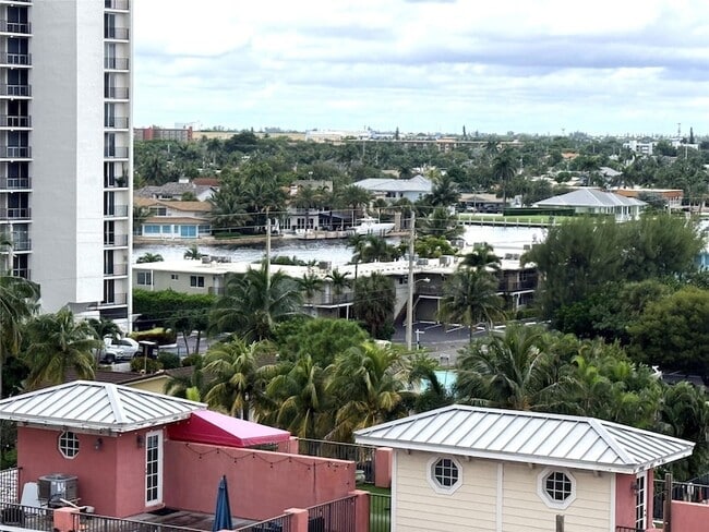 Building Photo - 3210 NE 5th St