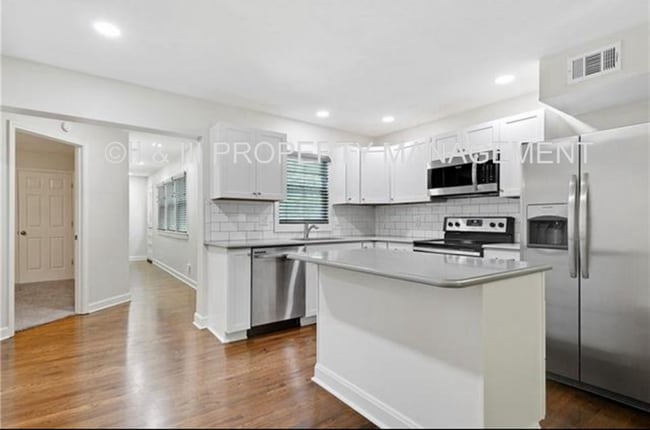 Building Photo - 6406 W 72nd Terrace