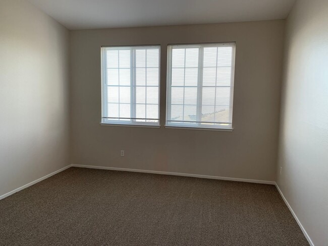 Building Photo - 39 Outlook Cir
