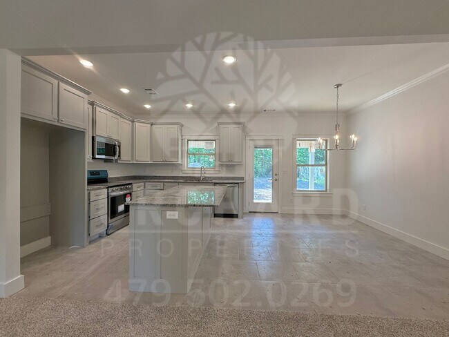 Building Photo - Single-Family Home- 2 Bed/ 2 Bath w/ Hobby...