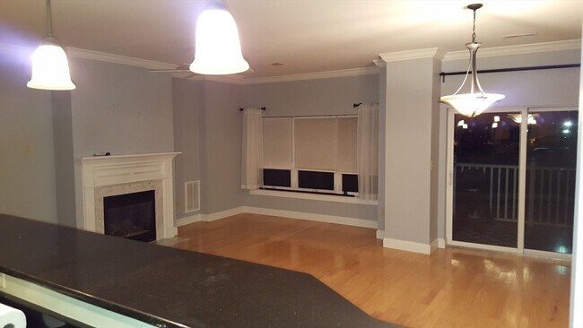Building Photo - 527 Pawtucket St