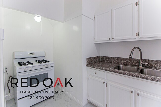 Building Photo - 915 Grattan St