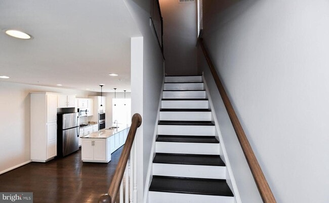 Building Photo - 608 Parkside Pl NE