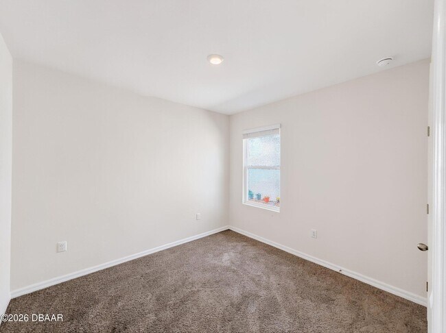 Building Photo - 982 Commons Wy