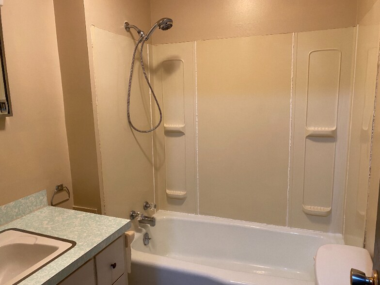 Building Photo - 217 Central Ave S