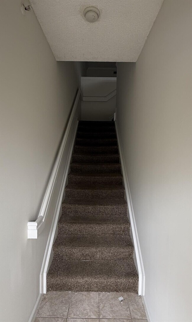 Building Photo - 5800 W Sample Rd