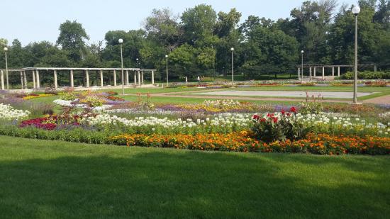 Gardens - 1047 N California Ave
