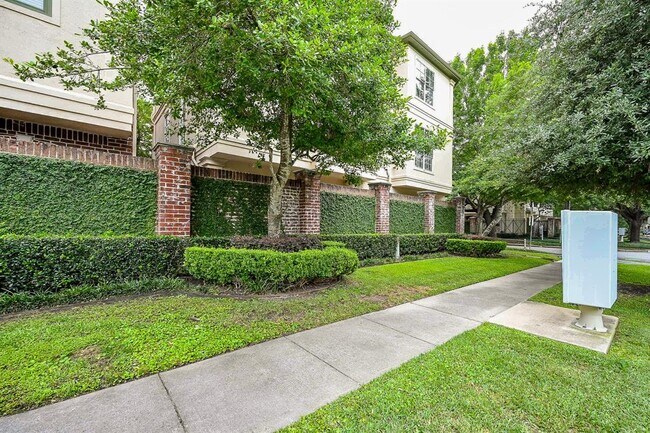 Building Photo - 1337 Hyde Park Blvd