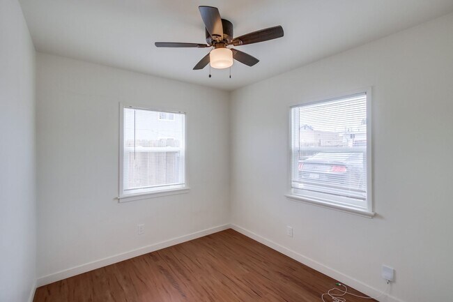 Building Photo - Updated 2-Bed Condo in Prime North Park