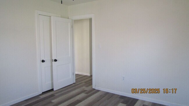 Building Photo - Newly renovated! Pet Friendly! Centrally l...