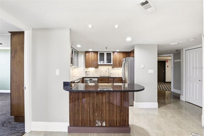 Building Photo - 400 E Colonial Dr