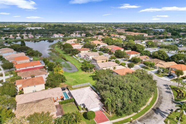 Building Photo - 6305 Willoughby Cir