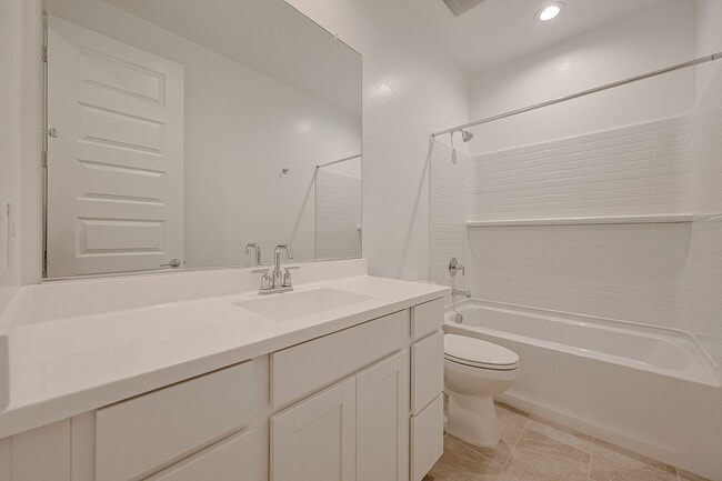 Building Photo - Beautiful 4 Bedroom in Aloravita Community
