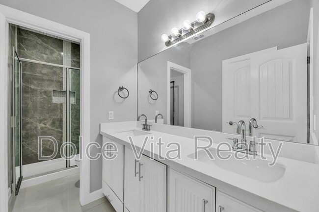 Building Photo - 10613 N 24th St