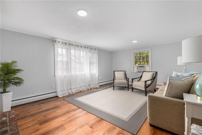 Building Photo - 384 Valley Rd