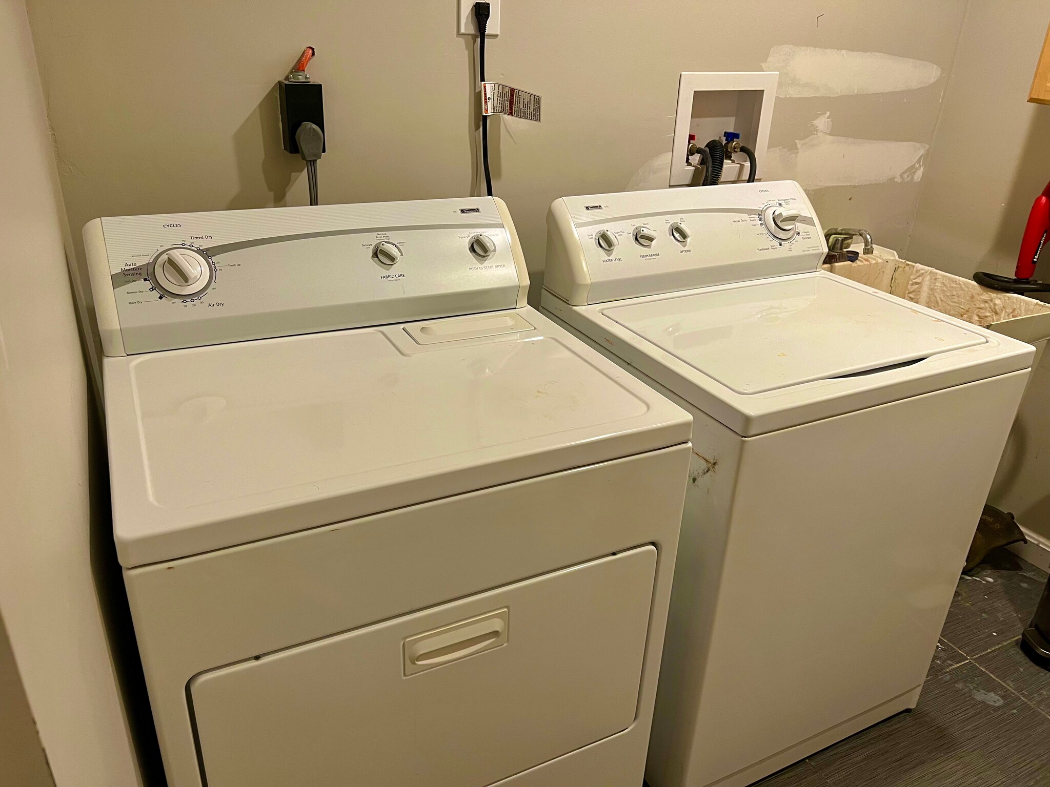 Shared laundry room - 3962 Wilcoxson Dr
