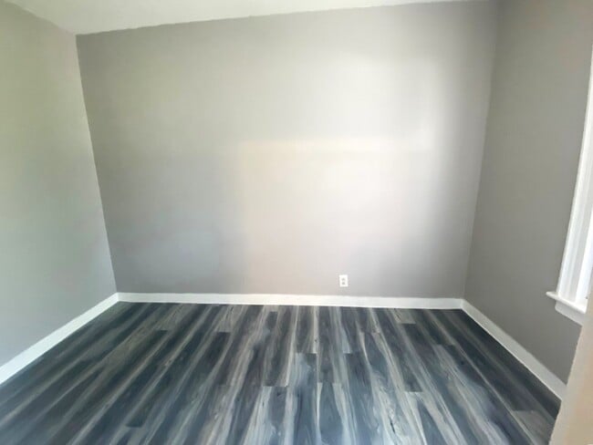 Building Photo - 1140 Vestal Ave