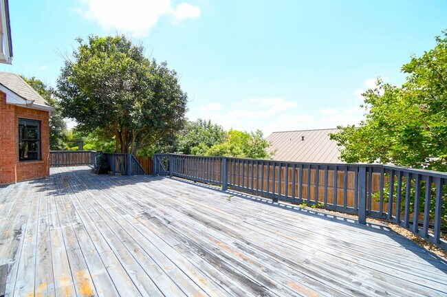 Building Photo - 719 Oak Hollow Dr