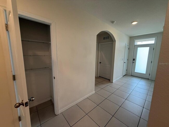 Building Photo - 209 Ludisia Loop