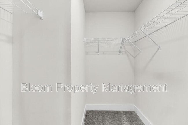 Building Photo - 7770 Park Gate Dr