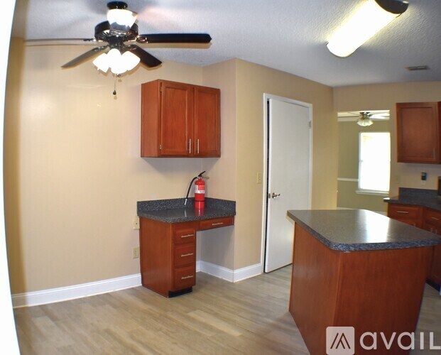 Building Photo - 10439 Inverness Dr