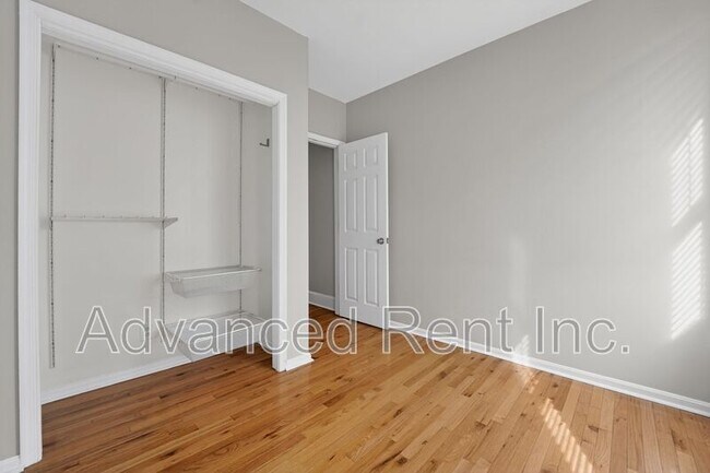 Building Photo - 611 Grundy St