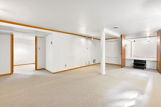 Building Photo - Charming 2-Bedroom Home with Stunning Wate...