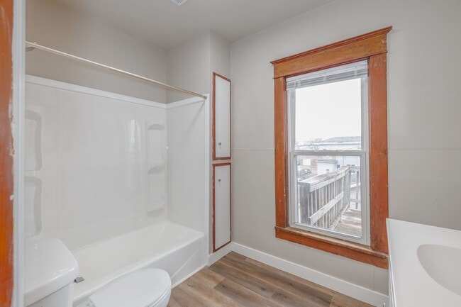 Building Photo - 23 6th St