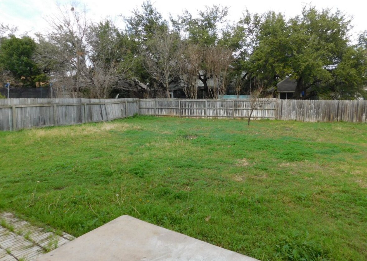 Building Photo - 703 Thrush Dr
