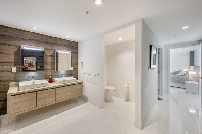 Building Photo - 400 Sunny Isles Blvd