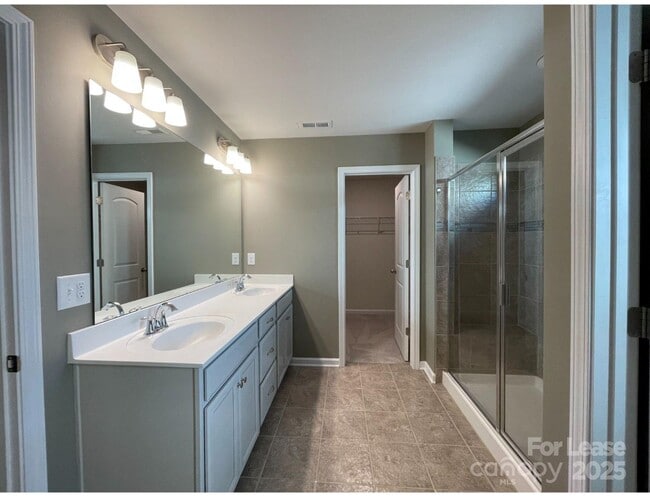 Building Photo - 141 W Morehouse Ave