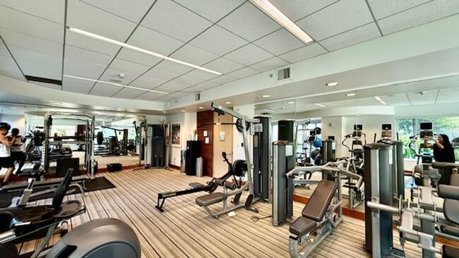 Building Photo - FURNISHED Modern 1BR + Den/1BA w/ Breathta...