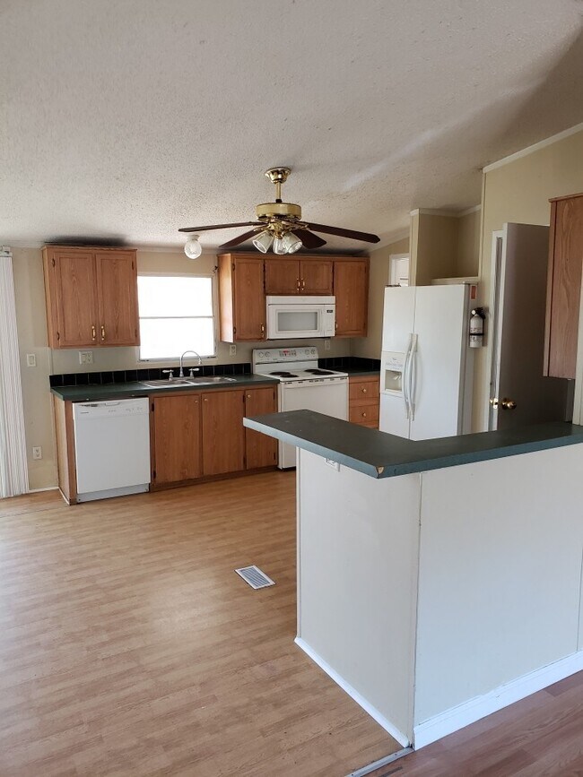 Building Photo - New on Market!