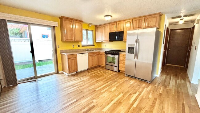 Building Photo - Now Offering Half Month Free! Charming 2BD...