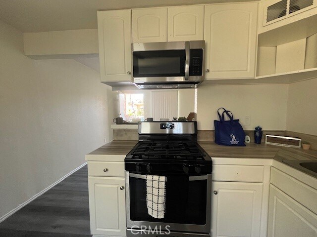 Building Photo - 45421 Sunset Ln