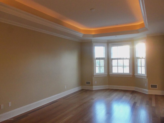 Building Photo - 1031 Oval Rd