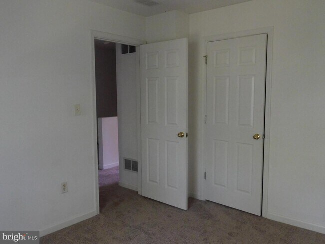 Building Photo - 506 Ridgefield Ave