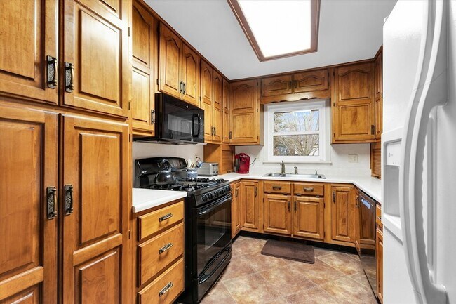 Building Photo - 1808 S Anderson St