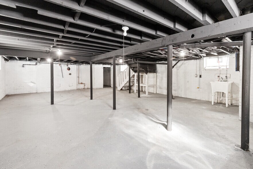 Building Photo - 4767 Sturtevant St
