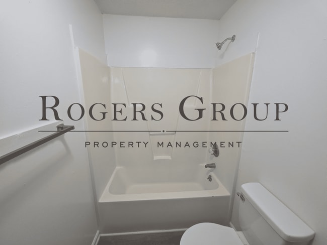 Building Photo - #450 - 208-210 Cooper St Duplex