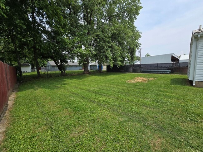 Building Photo - Charming 2 Bed, 1 Bath Home on Secluded De...