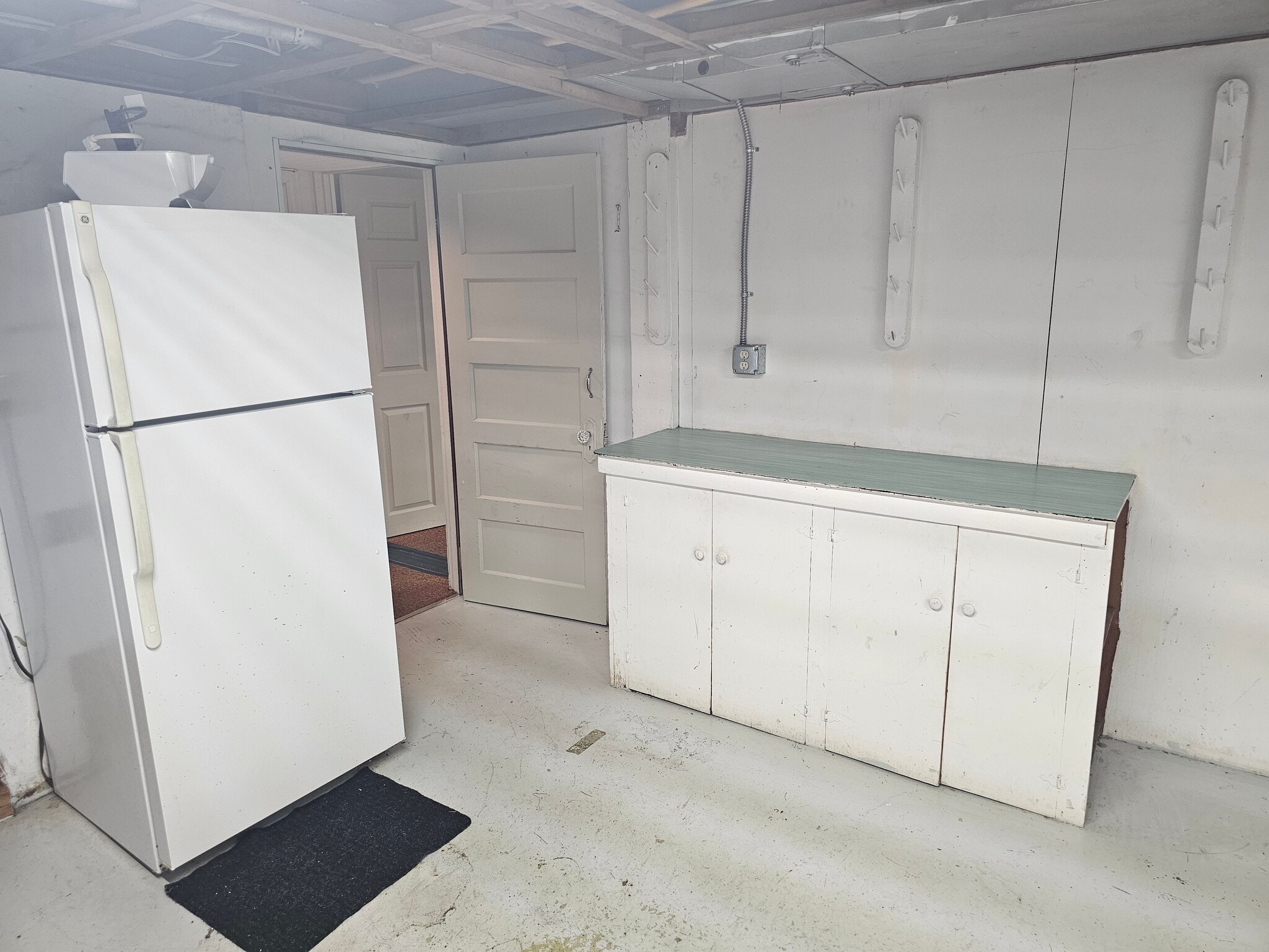 Building Photo - 6613 N Amherst St