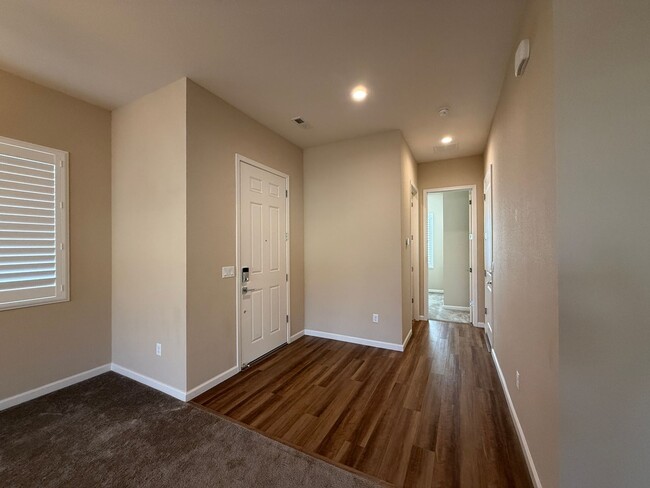 Building Photo - Experience refined living in this beautifully appointed 4-bedroom + den, 3-bath executive residence.