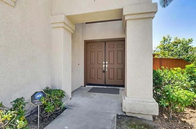 Building Photo - 1100 Corrales Ln