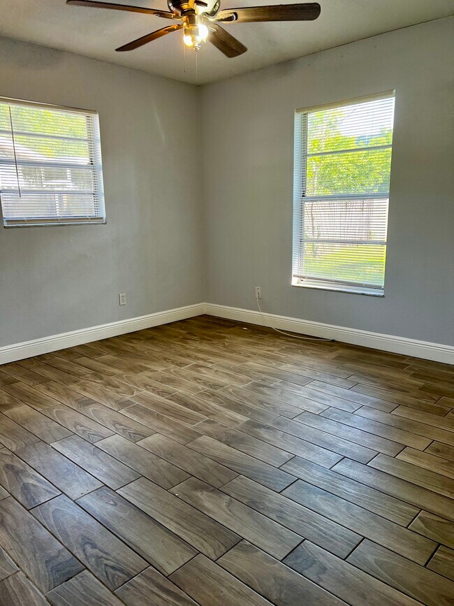 Room 1 - 207 67th St NE