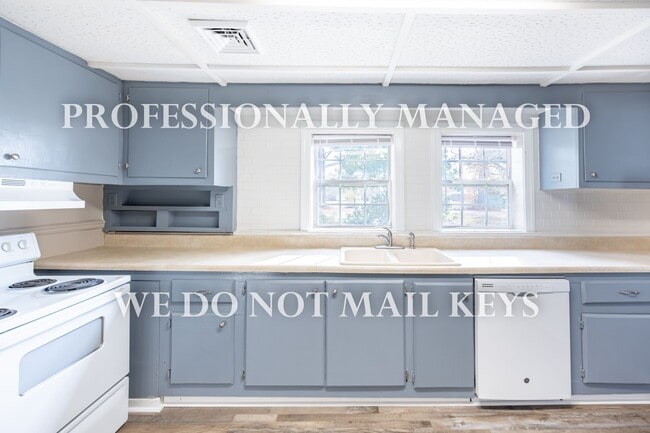 Building Photo - 1109 N Winstead Ave