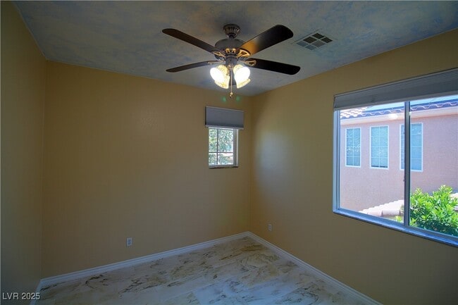 Building Photo - 2859 Dunnottar Ave