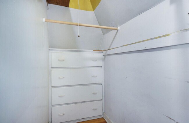 Building Photo - 2065 Chalmers Dr