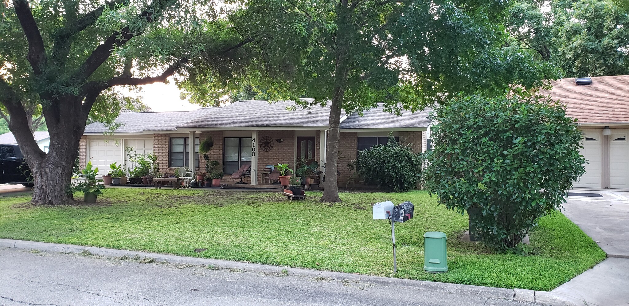 Front yard - 4103 Willow Green Drive