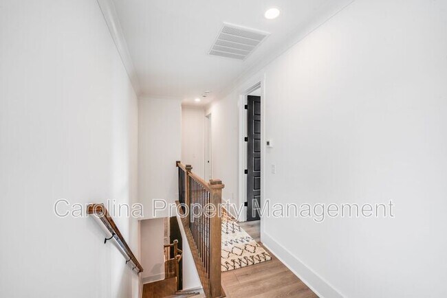 Building Photo - 1613 N McDowell St